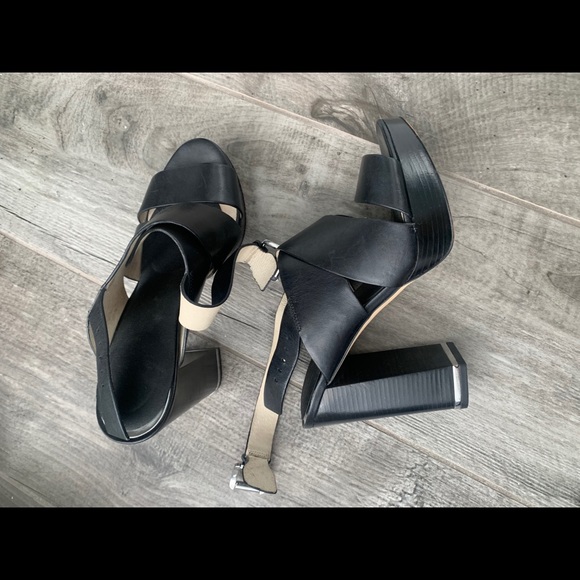 Michael Kors strappy heels super comfy - Picture 2 of 4